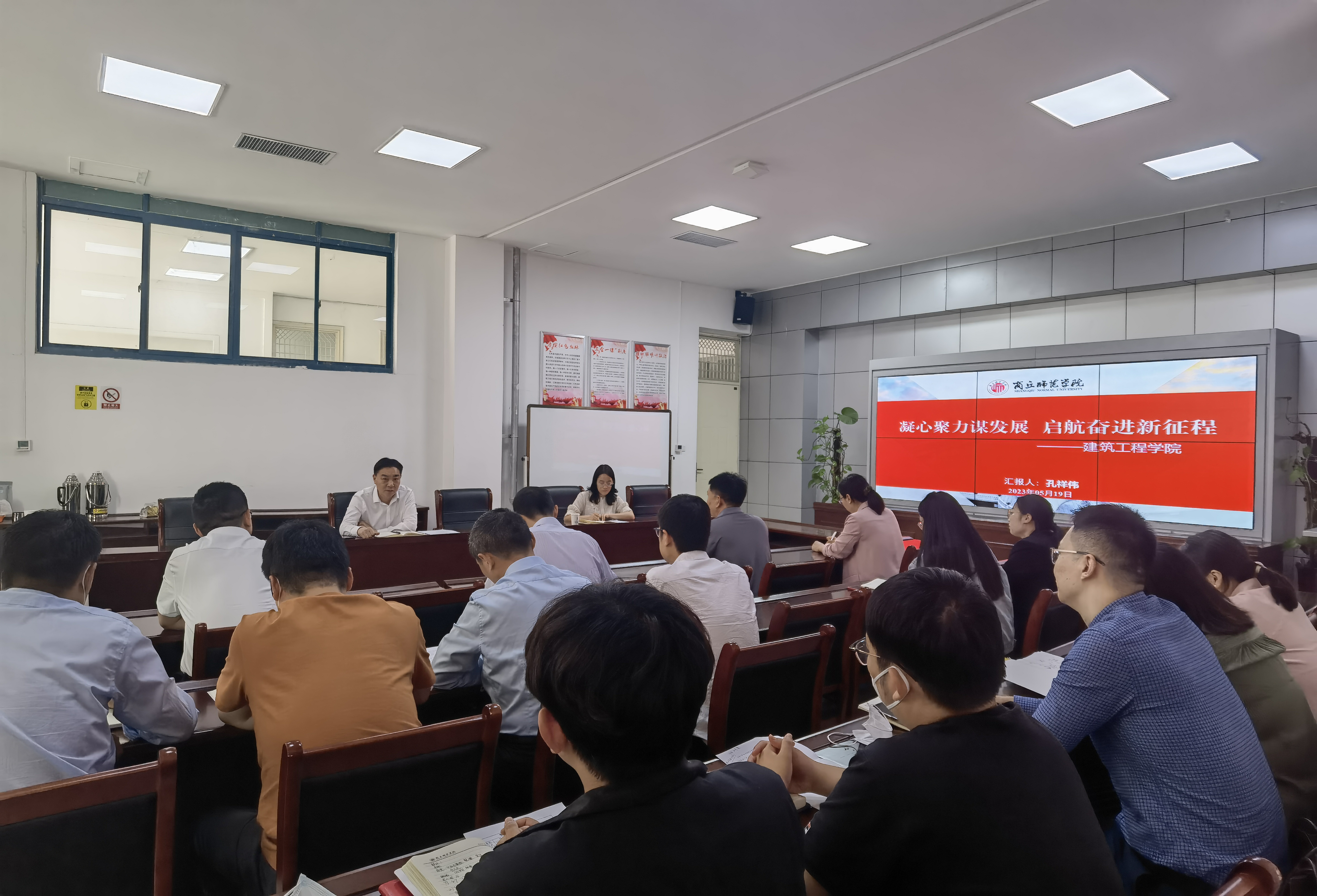 校党委书记张志坚到beat365唯一官方网站调研座谈